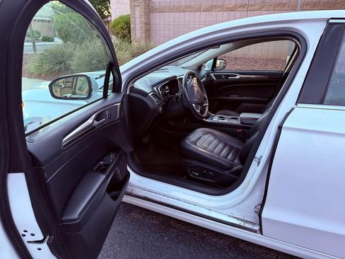 Used 2017 Ford Fusion Energi SE image 12