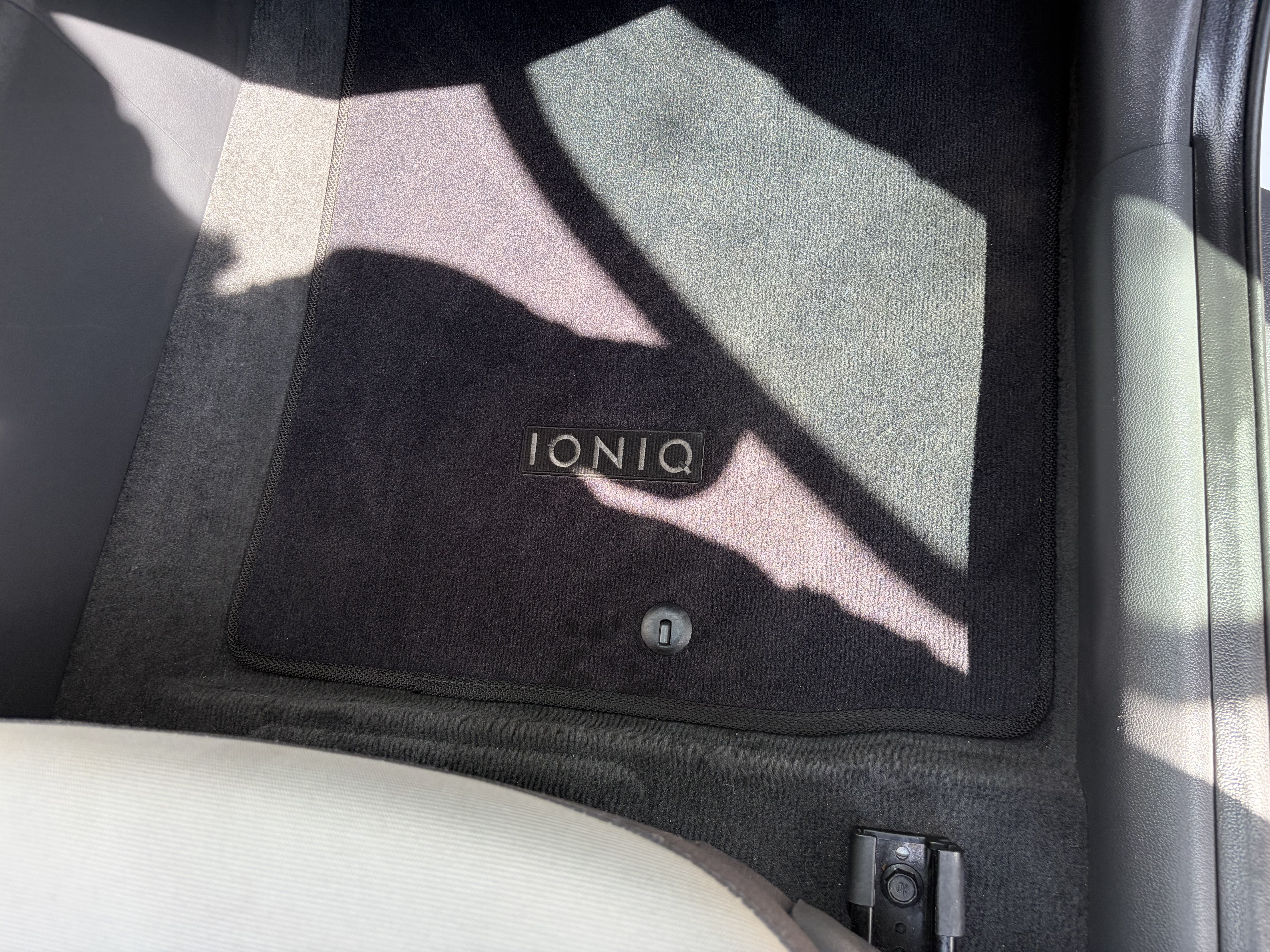 Used 2017 Hyundai Ioniq Blue FWD image 15