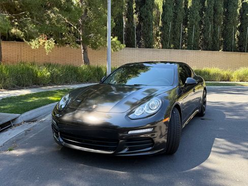 Used 2015 Porsche Panamera image 2