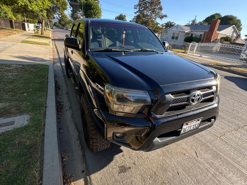 Used 2015 Toyota Tacoma PreRunner w/ TRD Off-Road Package RWD image 4