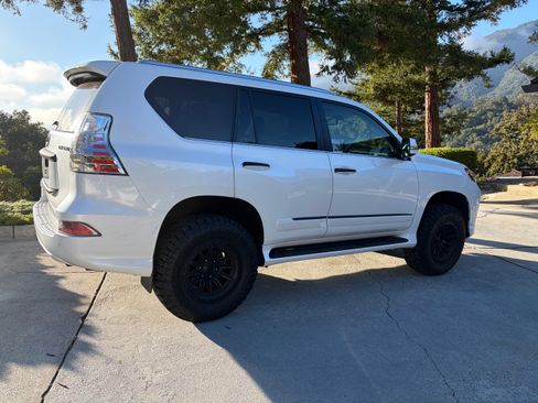 Used 2018 Lexus GX 460 Premium AWD/4WD image 2