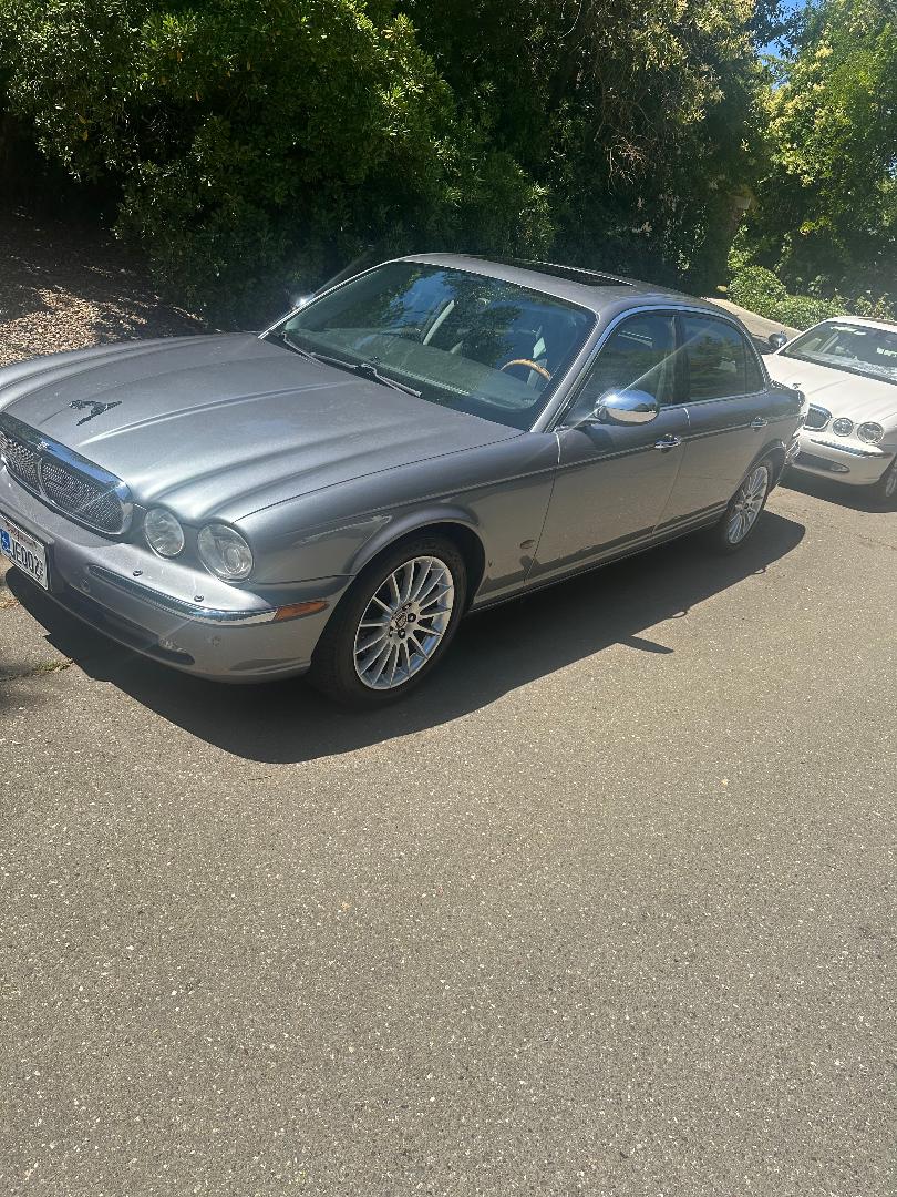 Used 2007 Jaguar XJ8 RWD image 1