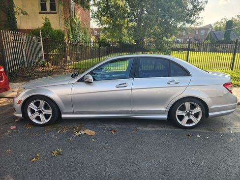 Used 2010 Mercedes-Benz C 300 Sedan image 8