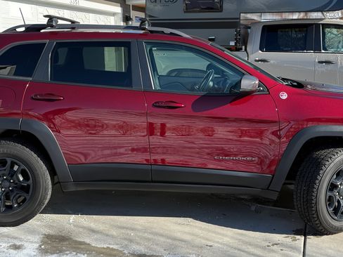 Used 2020 Jeep Cherokee Trailhawk image 1