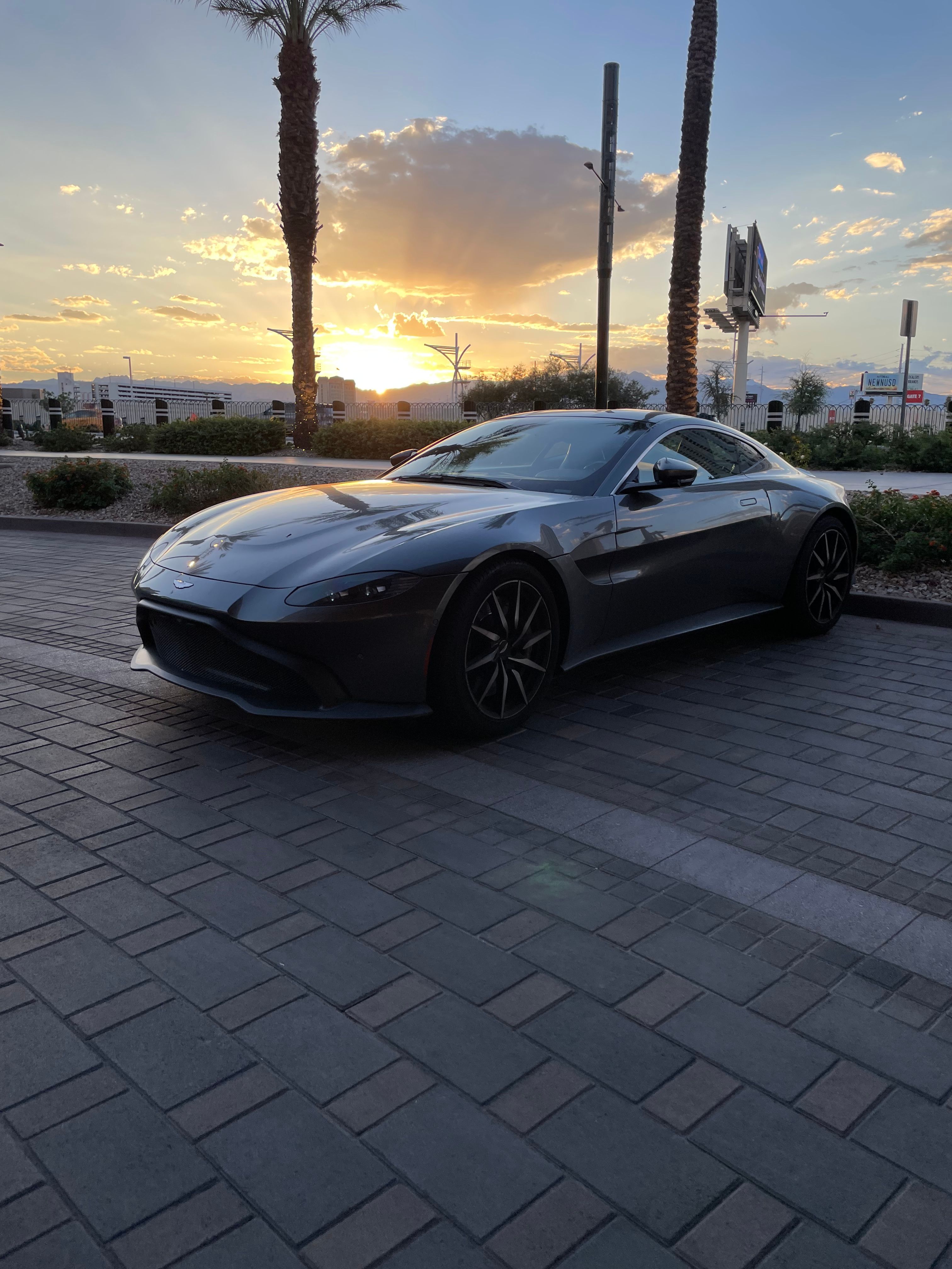 Used 2019 Aston Martin V8 Vantage Coupe RWD image 2