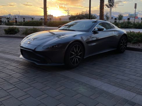 Used 2019 Aston Martin V8 Vantage Coupe image 2