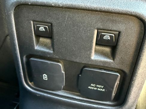 Used 2023 Ford Bronco Badlands image 12