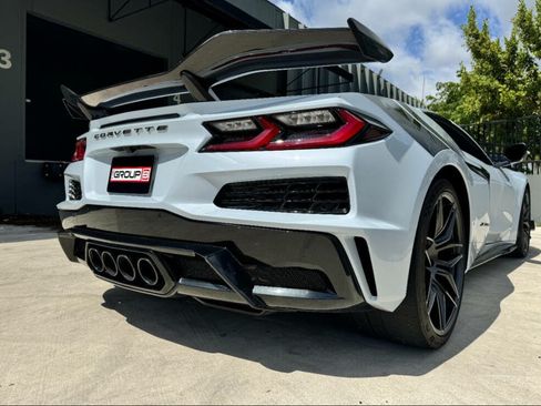Used 2024 Chevrolet Corvette Z06 w/ Z07 Performance Package image 13
