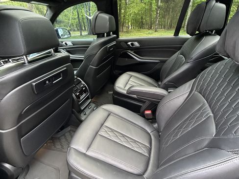 Used 2020 BMW X7 xDrive40i w/ M Sport Package AWD/4WD image 18