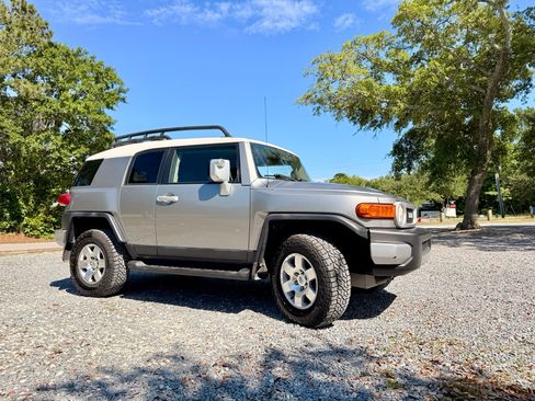 Used 2010 Toyota FJ Cruiser 4WD image 10