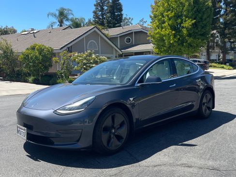 Used 2019 Tesla Model 3 RWD image 4