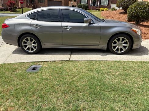 Used 2013 INFINITI M56 image 2
