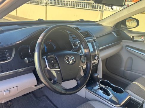 Used 2014 Toyota Camry XLE image 1