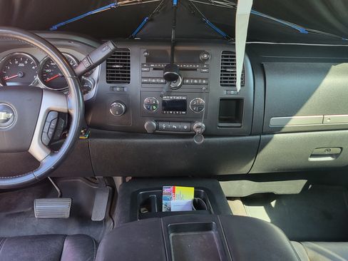 Used 2008 Chevrolet Silverado 2500 LT w/ 2LT Convenience Package image 4