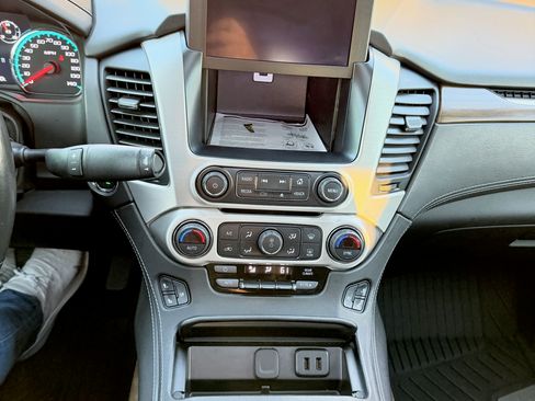 Used 2020 GMC Yukon XL Denali w/ Denali Premium Package image 21