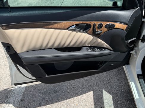 Used 2009 Mercedes-Benz E 550 Sedan image 15