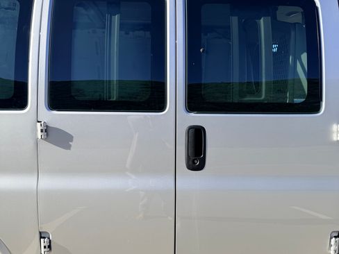 Used 2021 Chevrolet Express 2500 Regular Van 3D w/ Driver Convenience Package image 11