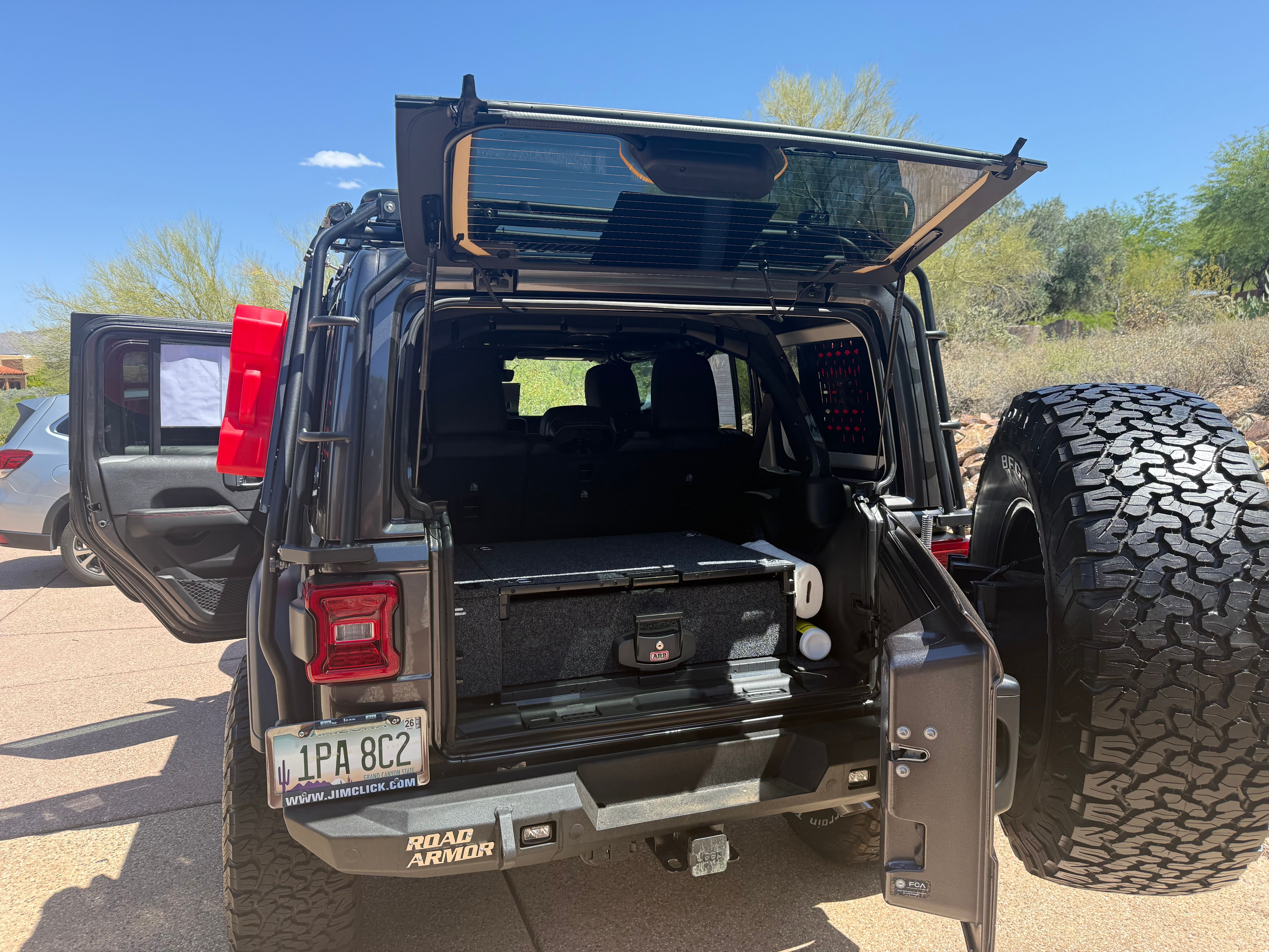 Used 2025 Jeep Wrangler Unlimited Rubicon w/ Convenience Group AWD/4WD image 10