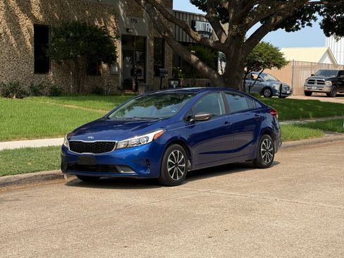 Used 2017 Kia Forte LX FWD image 2