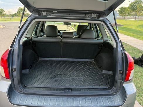 Used 2008 Subaru Outback 2.5i L.L. Bean AWD/4WD image 6