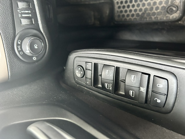 Used 2014 Jeep Cherokee Latitude AWD/4WD image 17