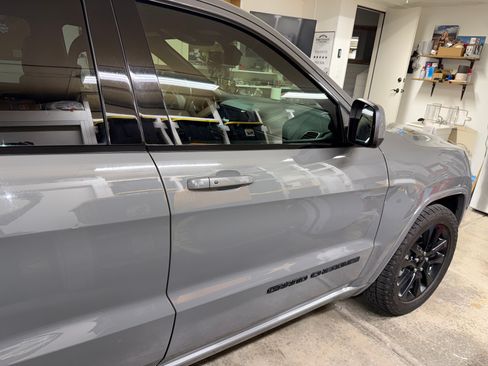 Used 2019 Jeep Grand Cherokee Altitude AWD/4WD image 9