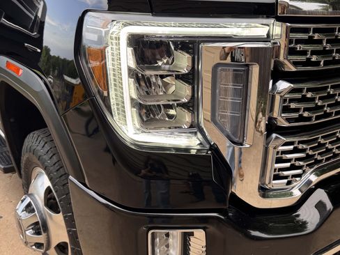 Used 2022 GMC Sierra 3500 Denali w/ Denali Ultimate Package AWD/4WD image 8
