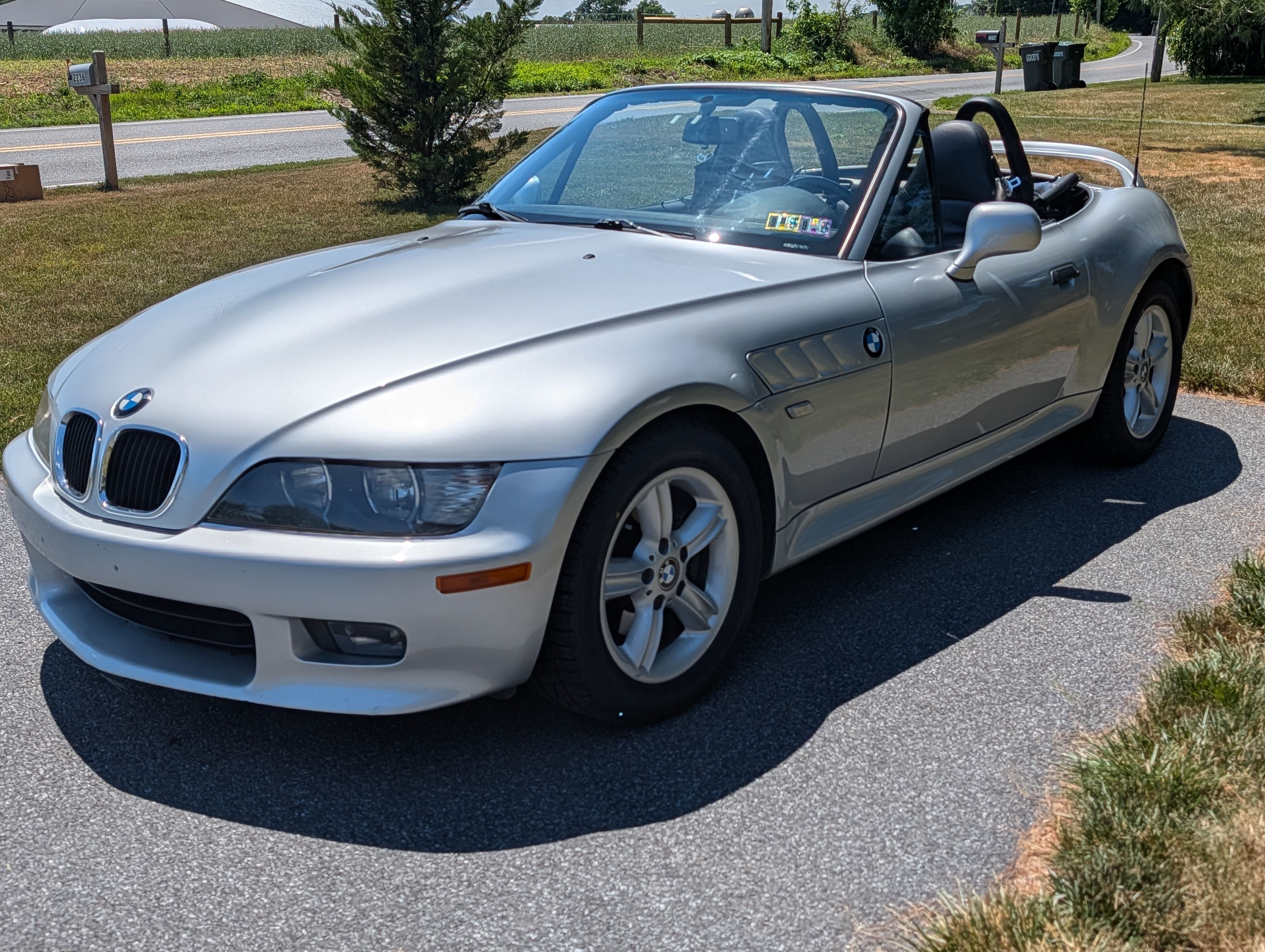 Used 2002 BMW Z3 2.5i RWD image 1