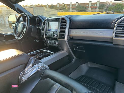 Used 2020 Ford F250 Platinum w/ Tremor Off-Road Package image 19