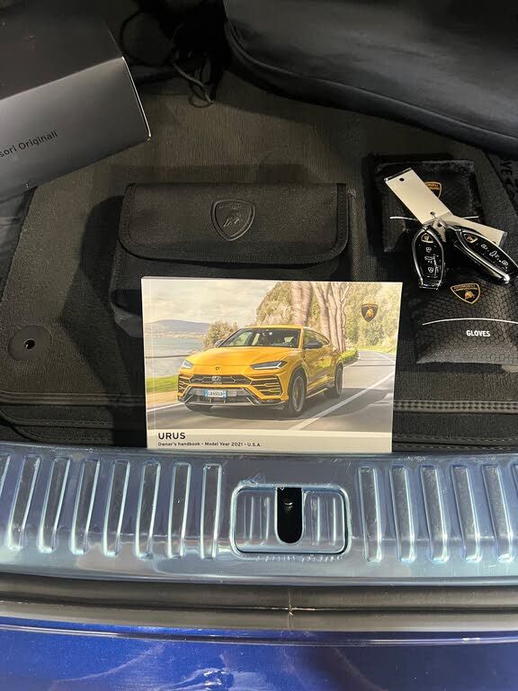 Used 2021 Lamborghini Urus AWD/4WD image 27