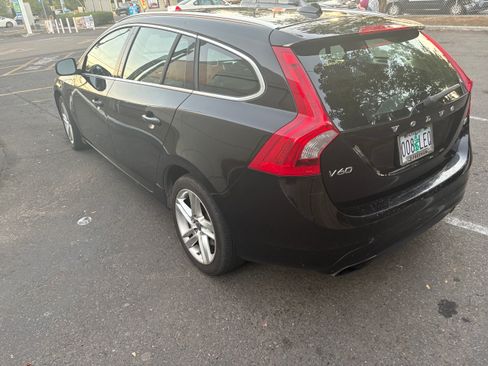 Used 2015 Volvo V60 T5 Premier image 9