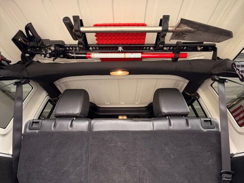 Used 2016 Jeep Wrangler Unlimited Sahara w/ Connectivity Group AWD/4WD image 17