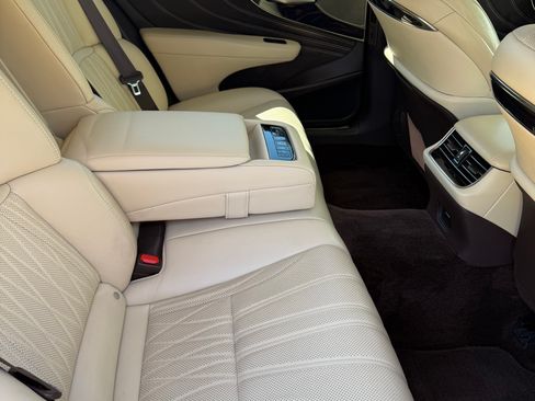 Used 2018 Lexus LS 500 F Sport image 6