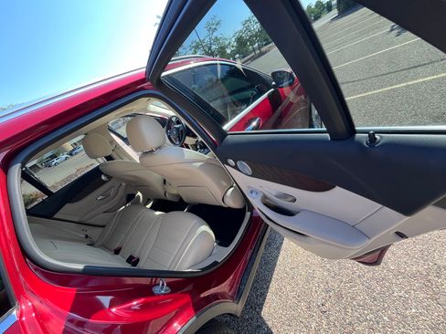 Used 2018 Mercedes-Benz GLC 300 4MATIC image 14