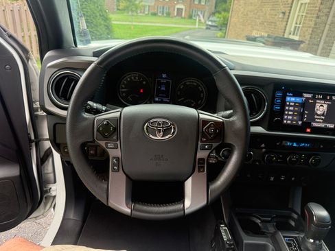 Used 2019 Toyota Tacoma TRD Pro AWD/4WD image 6