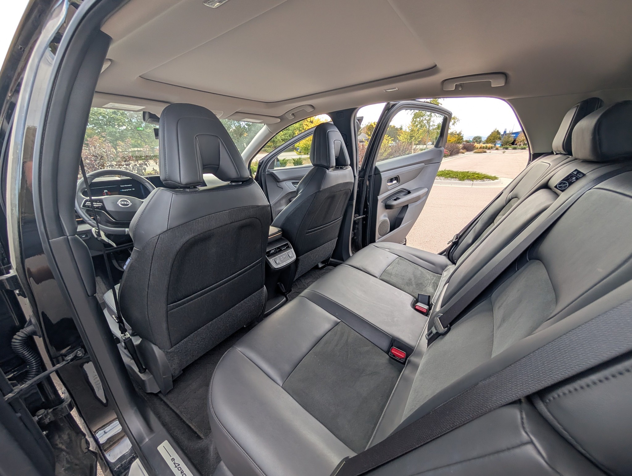 Used 2024 Nissan Ariya AWD image 6