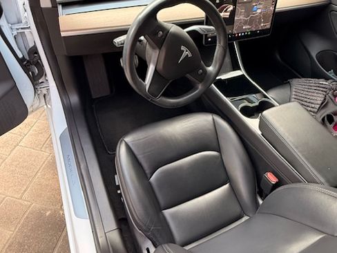 Used 2019 Tesla Model 3 Standard Range Plus image 6