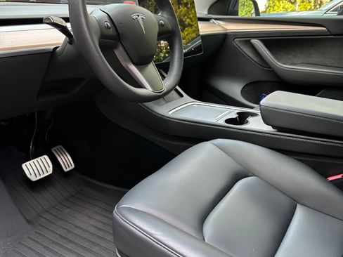 Used 2023 Tesla Model Y Performance AWD/4WD image 9