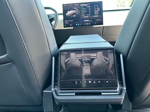 Used 2024 Tesla Cybertruck AWD Crew Cab image 15