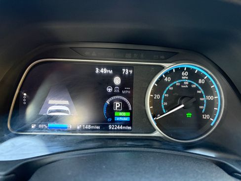 Used 2018 Nissan Leaf SV w/ SV Technology Package image 2