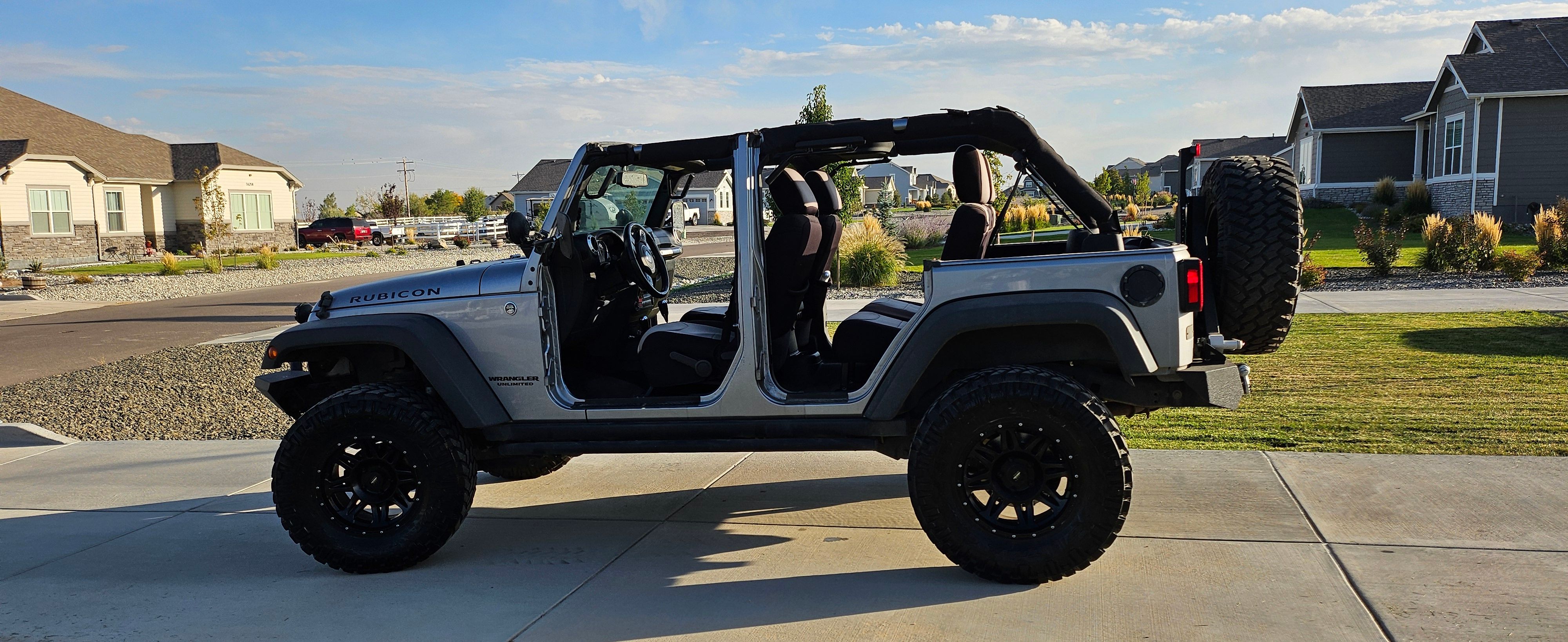 Used 2015 Jeep Wrangler Unlimited Rubicon w/ Dual Top Group AWD/4WD image 11
