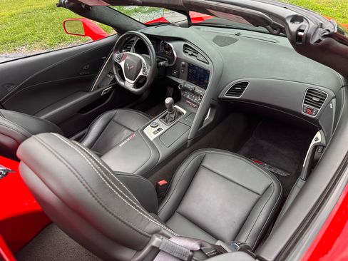 Used 2015 Chevrolet Corvette Z06 w/ 3LZ Preferred Equipment Group RWD image 13