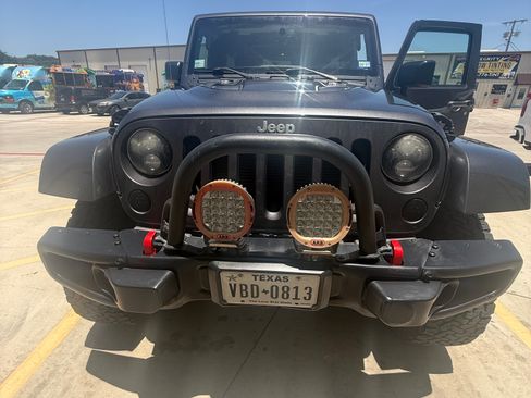 Used 2016 Jeep Wrangler Unlimited Rubicon AWD/4WD image 14