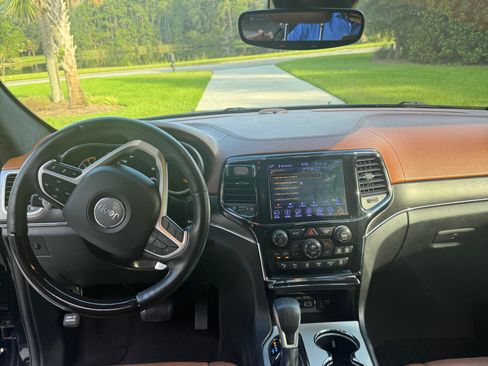 Used 2019 Jeep Grand Cherokee Summit w/ Skid Plate Group AWD/4WD image 10