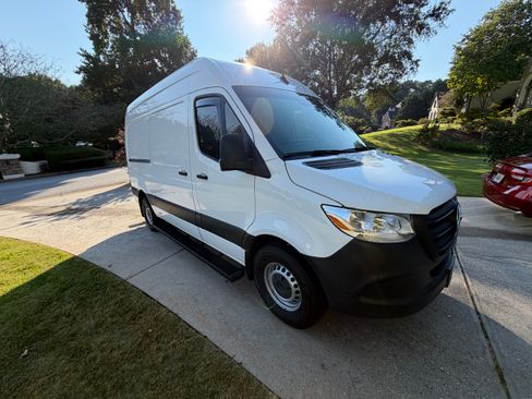 Used 2022 Mercedes-Benz Sprinter 1500 image 9
