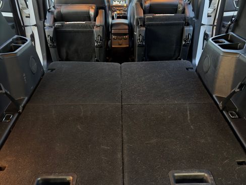 Used 2016 Ford Explorer XLT w/ Equipment Group 202A image 13