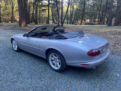 Used 2002 Jaguar XK8 Convertible RWD image 2