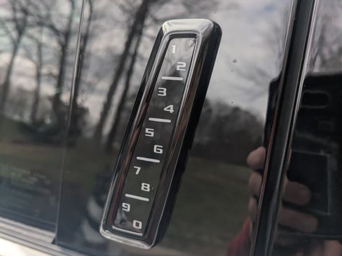 Used 2022 Cadillac Escalade Premium Luxury image 25