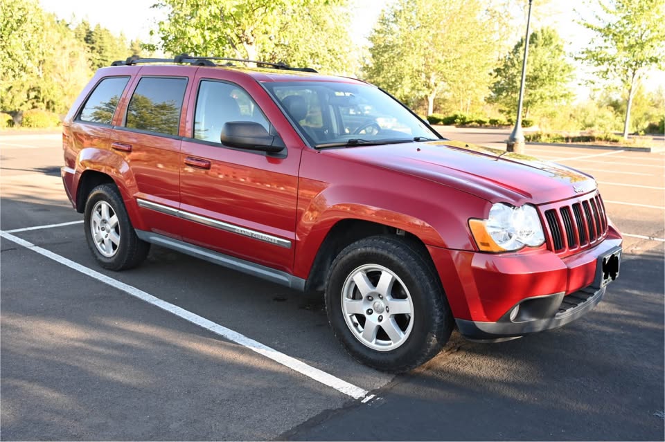 Used 2010 Jeep Grand Cherokee Laredo AWD/4WD image 2