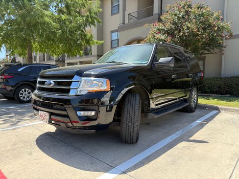 Used 2017 Ford Expedition XLT RWD image 1